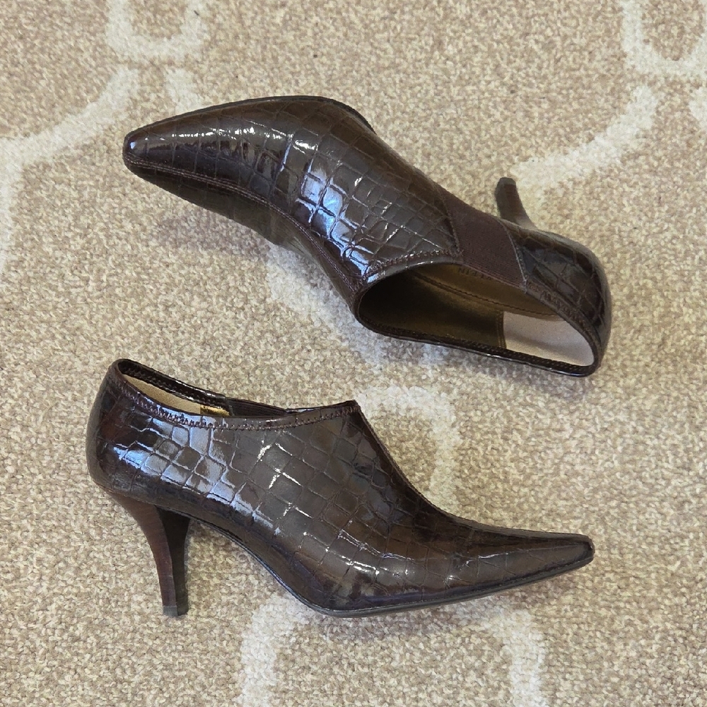 Anne Klein Chocolate Brown Faux Crocodile Heeled Booties - Size 8 1/2 - Picture 4 of 9